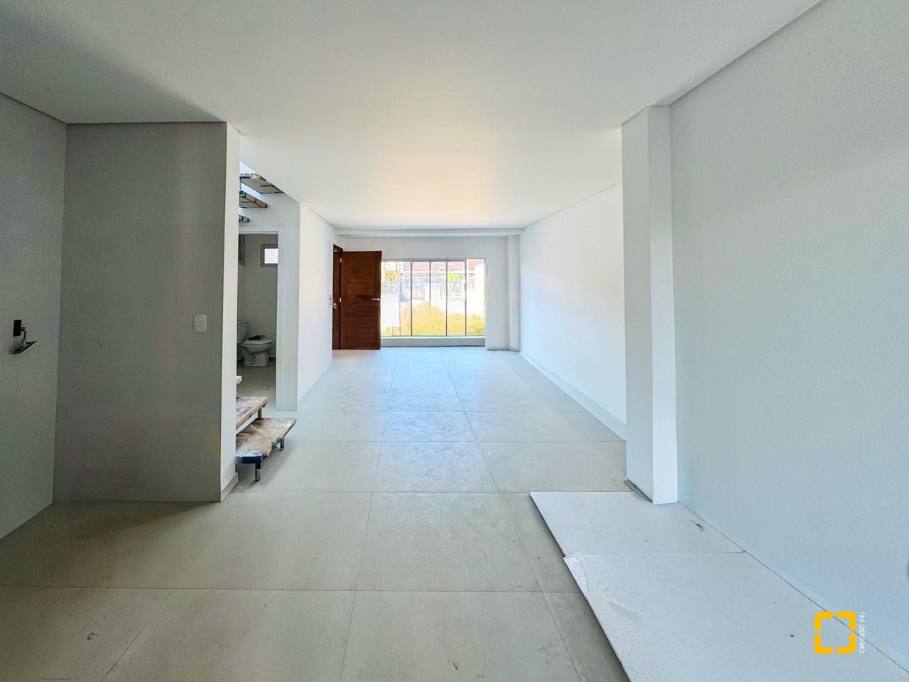 Casa com 132m², 6 quartos (sendo 3 suítes), 2 garagens, no bairro Campeche em Florianópolis