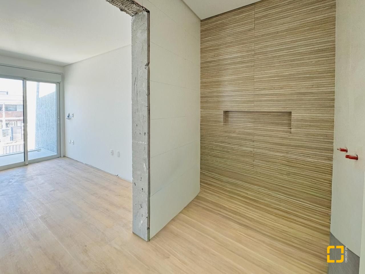 Casa com 132m², 6 quartos (sendo 3 suítes), 2 garagens, no bairro Campeche em Florianópolis