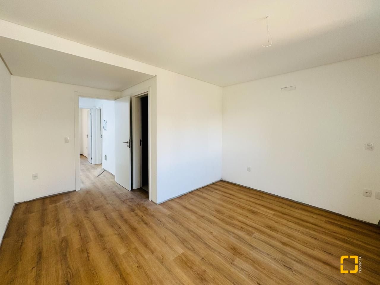 Casa com 132m², 6 quartos (sendo 3 suítes), 2 garagens, no bairro Campeche em Florianópolis