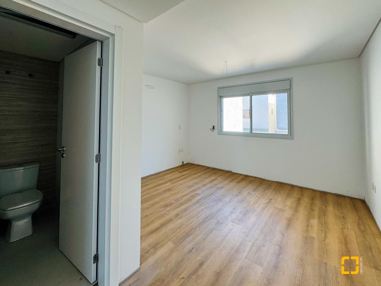 Casa com 132m², 6 quartos (sendo 3 suítes), 2 garagens, no bairro Campeche em Florianópolis