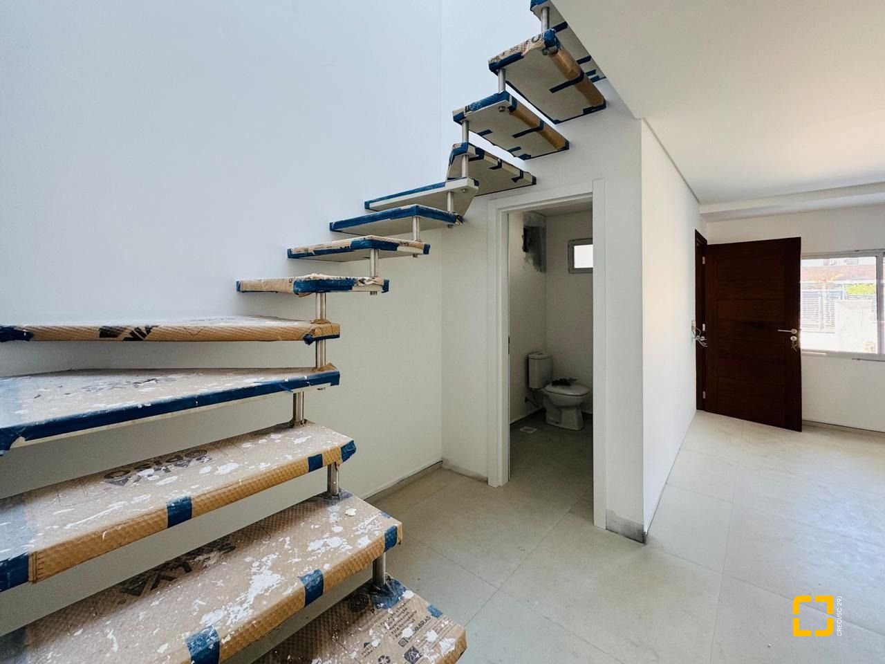 Casa com 132m², 6 quartos (sendo 3 suítes), 2 garagens, no bairro Campeche em Florianópolis