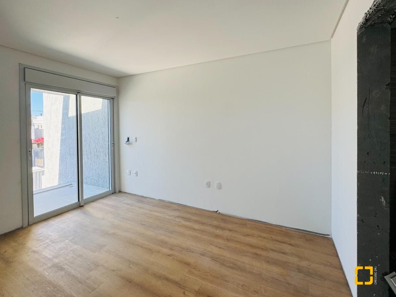 Casa com 132m², 6 quartos (sendo 3 suítes), 2 garagens, no bairro Campeche em Florianópolis