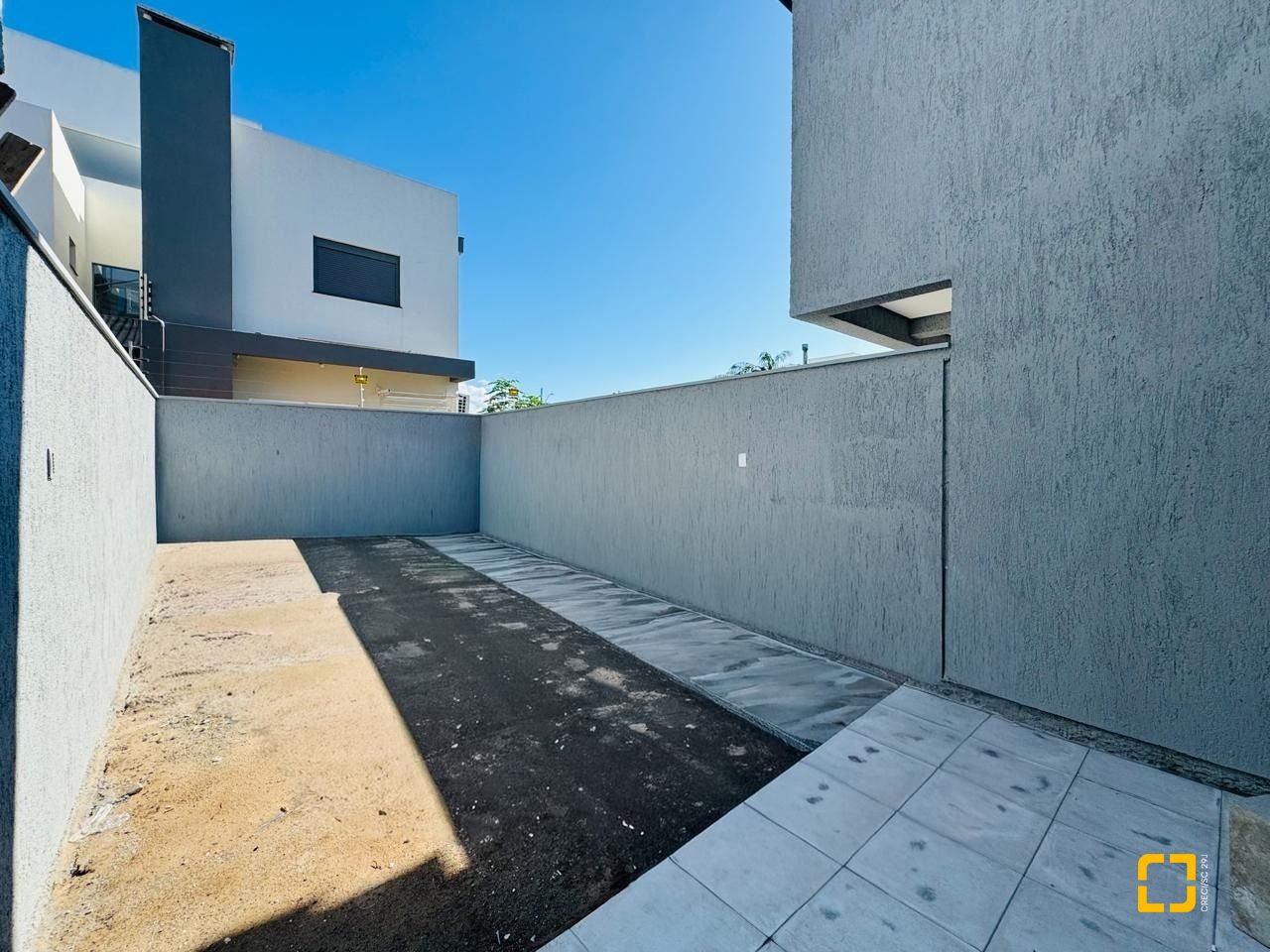 Casa com 132m², 6 quartos (sendo 3 suítes), 2 garagens, no bairro Campeche em Florianópolis