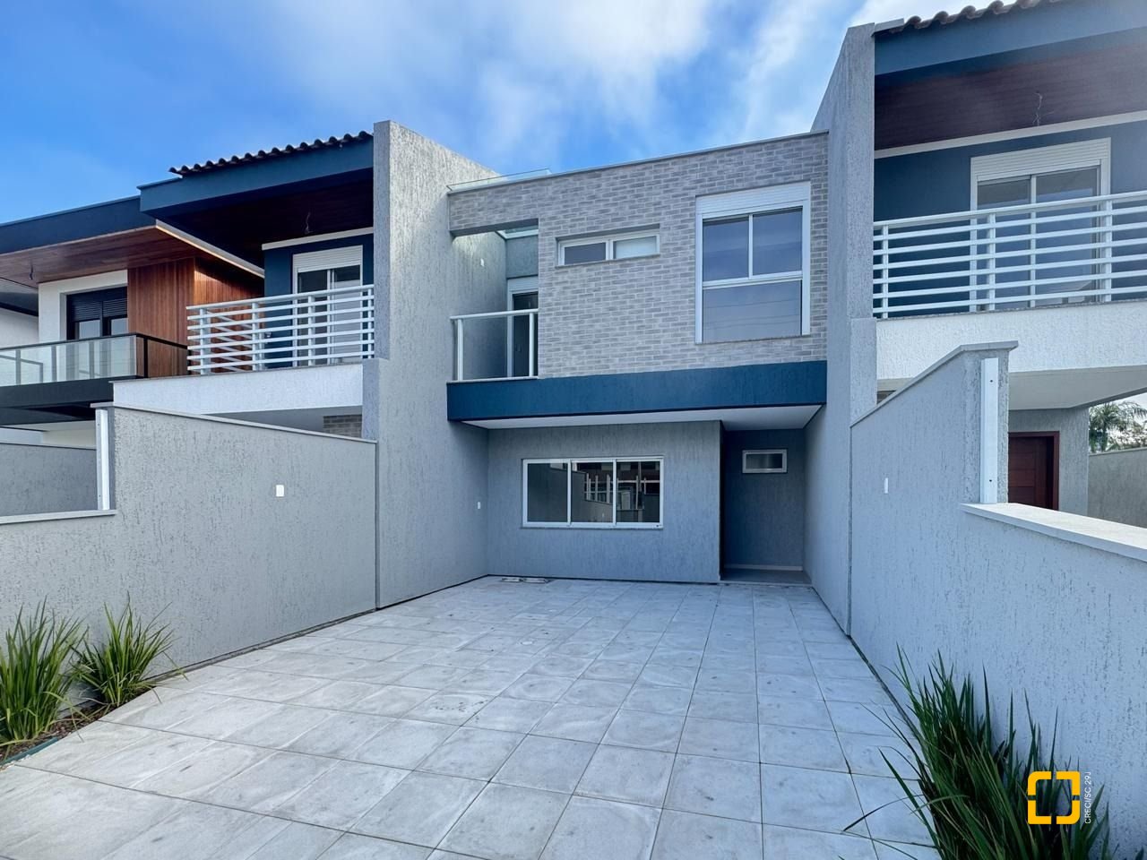 Casa com 132m², 6 quartos (sendo 3 suítes), 2 garagens, no bairro Campeche em Florianópolis