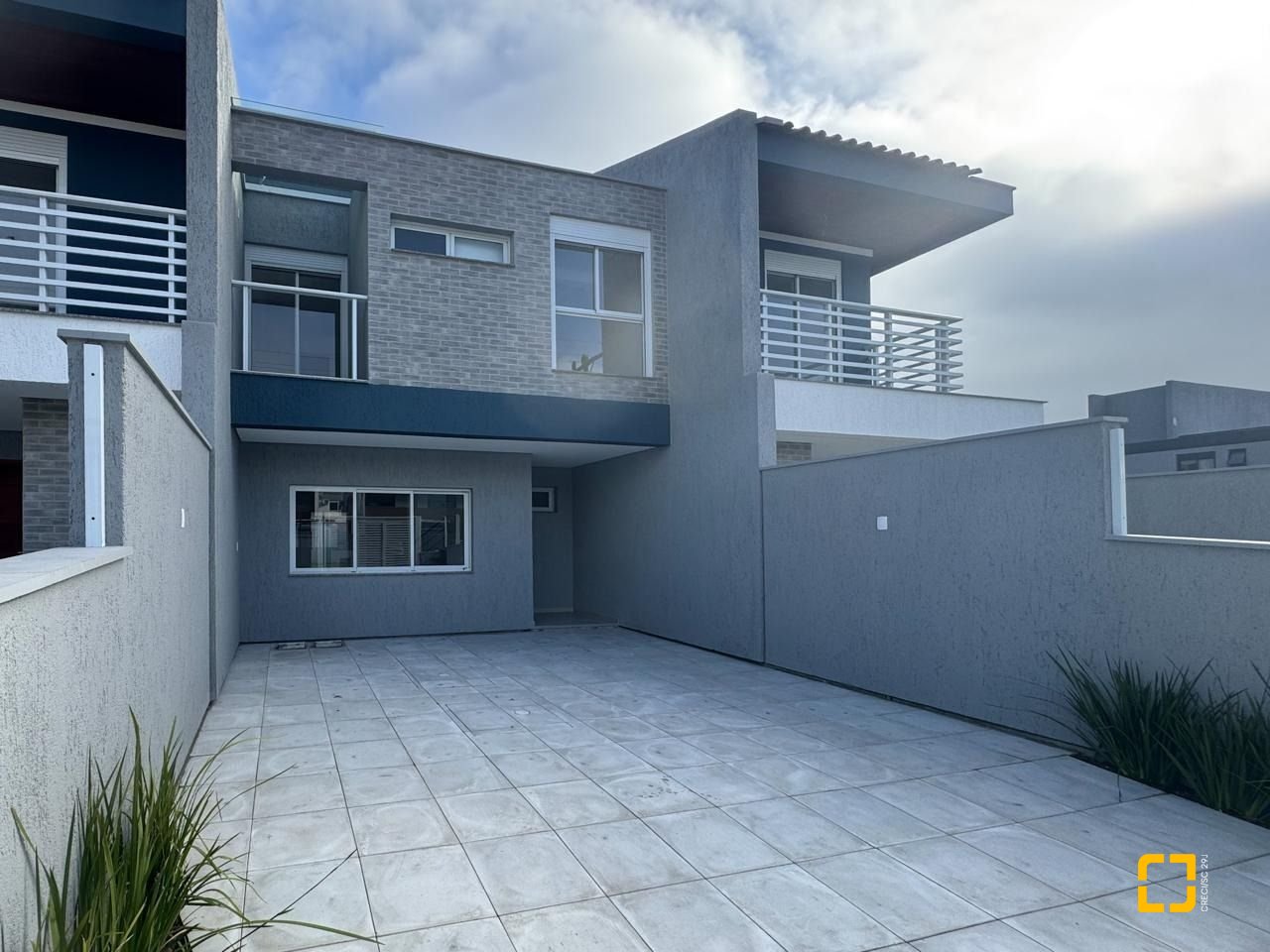 Casa com 132m², 6 quartos (sendo 3 suítes), 2 garagens, no bairro Campeche em Florianópolis