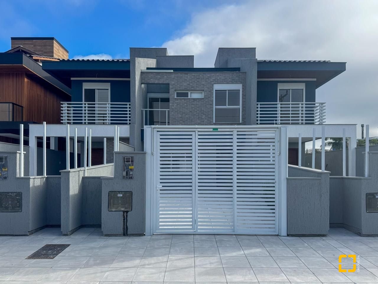 Casa com 132m², 6 quartos (sendo 3 suítes), 2 garagens, no bairro Campeche em Florianópolis