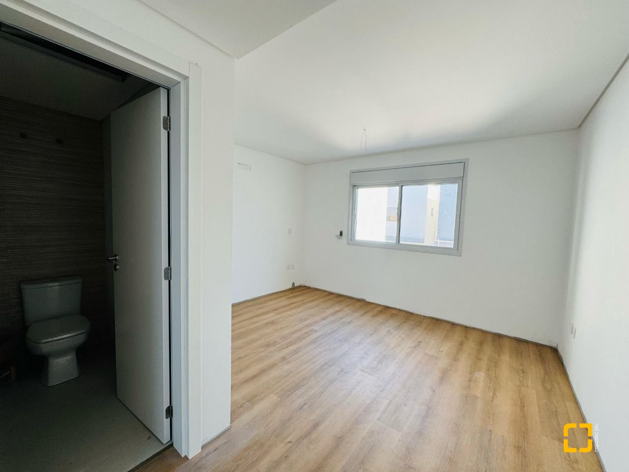 Casa com 132m², 6 quartos (sendo 3 suítes), 2 garagens, no bairro Campeche em Florianópolis