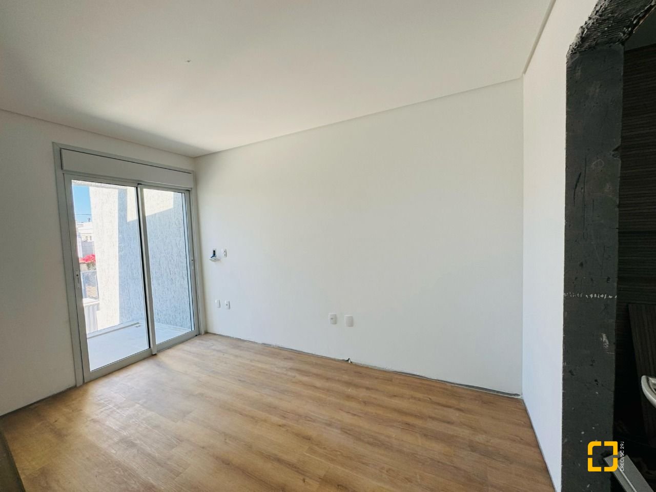 Casa com 132m², 6 quartos (sendo 3 suítes), 2 garagens, no bairro Campeche em Florianópolis