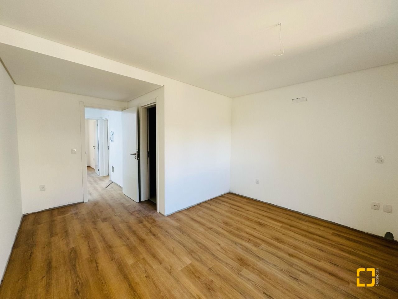 Casa com 132m², 6 quartos (sendo 3 suítes), 2 garagens, no bairro Campeche em Florianópolis