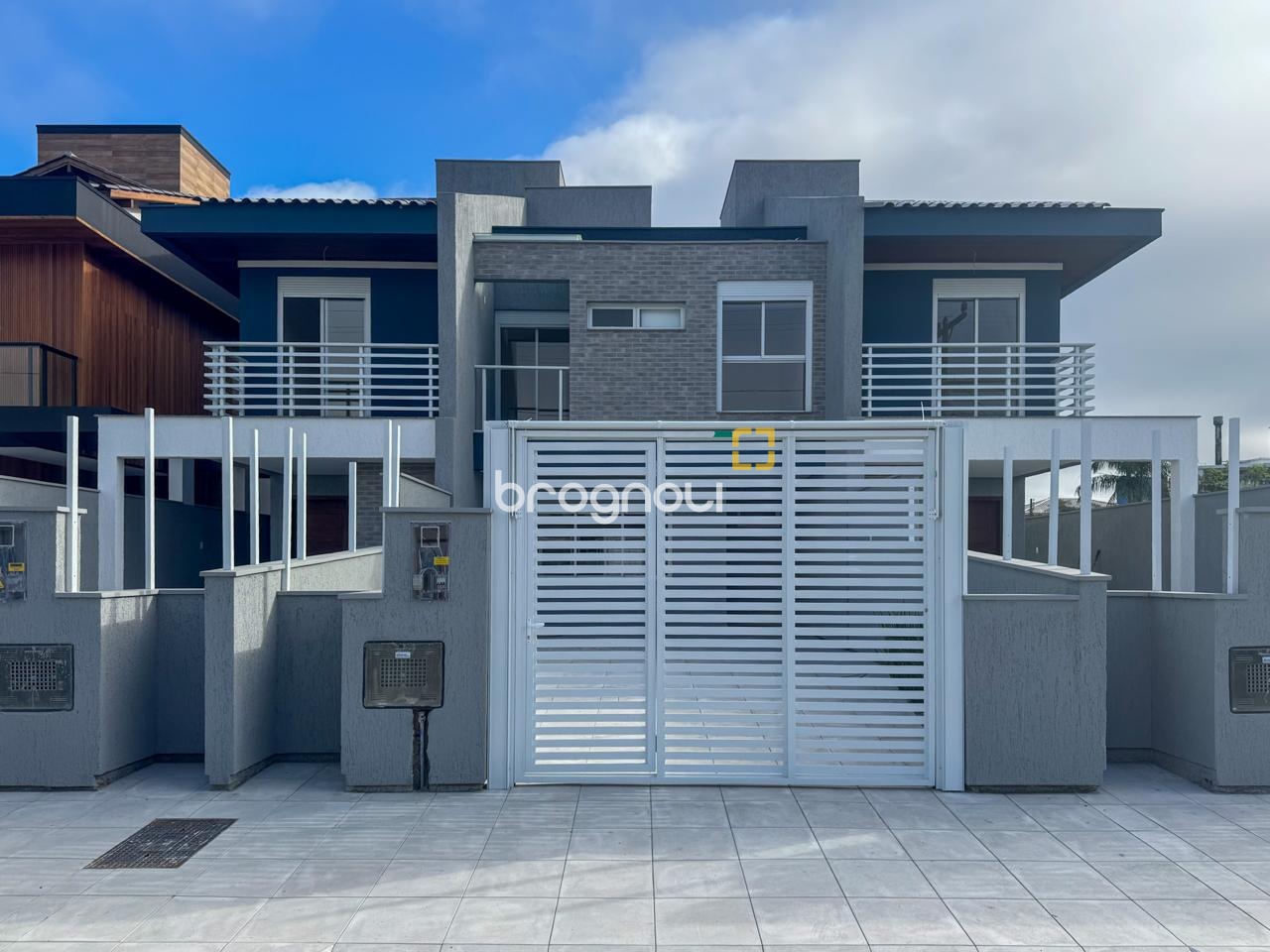 Casa com 132m², 3 quartos (sendo 3 suítes), 2 garagens, no bairro Campeche em Florianópolis
