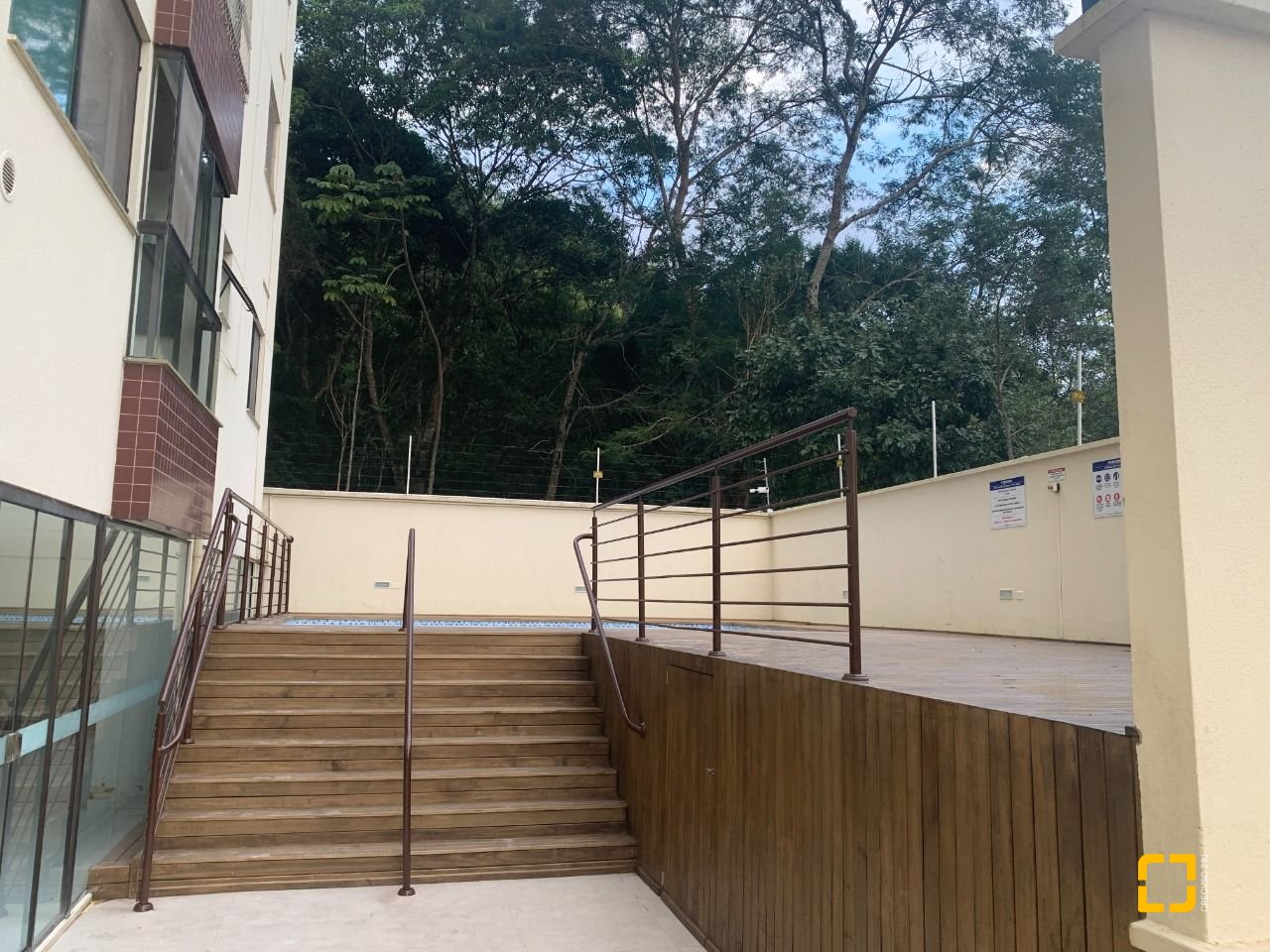 Apartamento com 72m², 3 quartos (sendo 1 suíte), 2 garagens, no bairro Itacorubi em Florianópolis