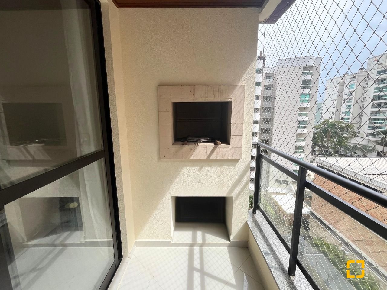 Apartamento com 72m², 3 quartos (sendo 1 suíte), 2 garagens, no bairro Itacorubi em Florianópolis