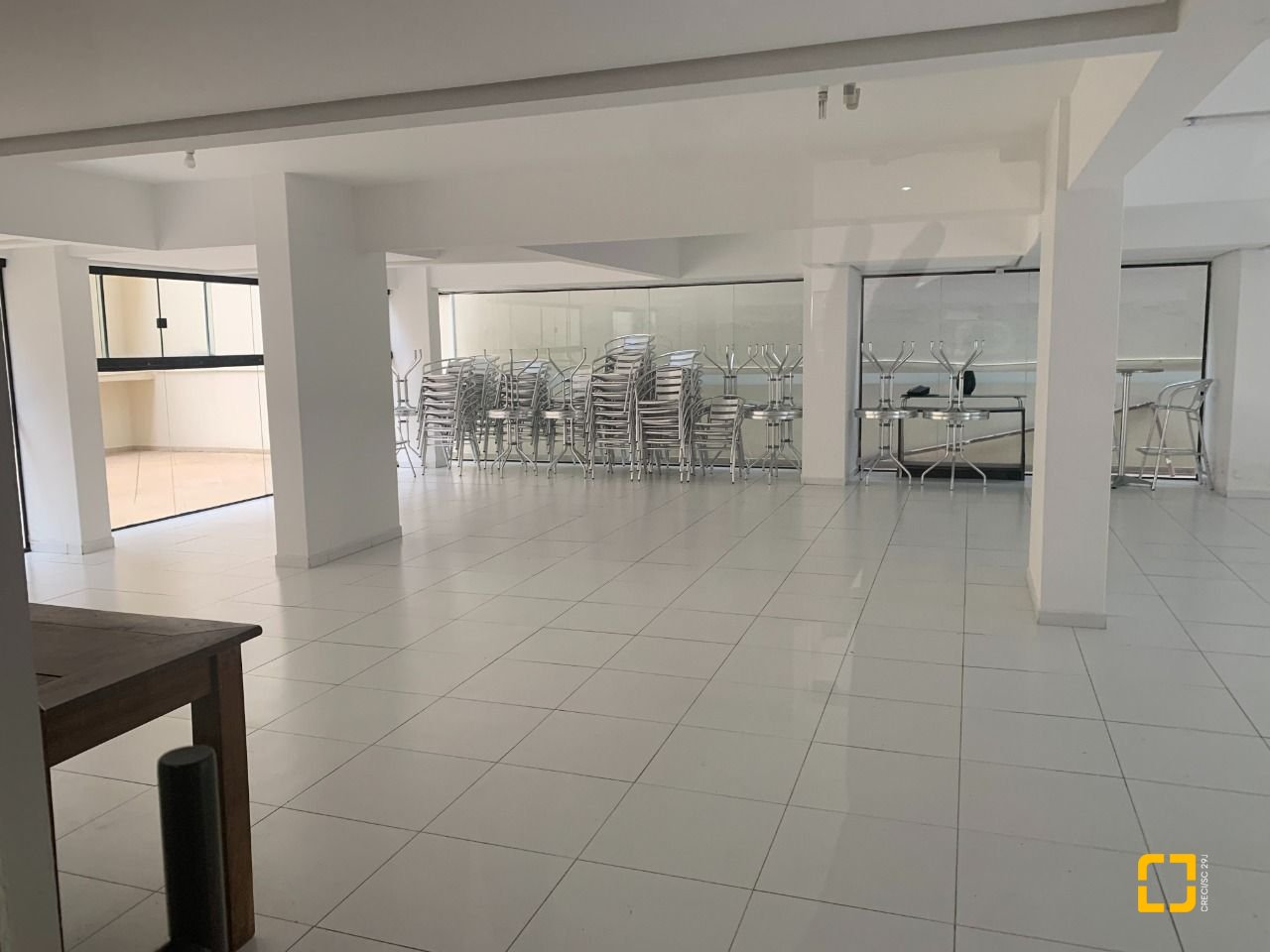 Apartamento com 72m², 3 quartos (sendo 1 suíte), 2 garagens, no bairro Itacorubi em Florianópolis