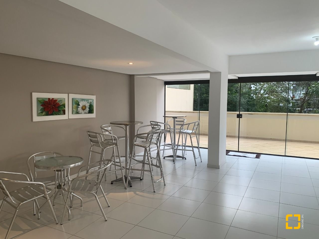 Apartamento com 72m², 3 quartos (sendo 1 suíte), 2 garagens, no bairro Itacorubi em Florianópolis