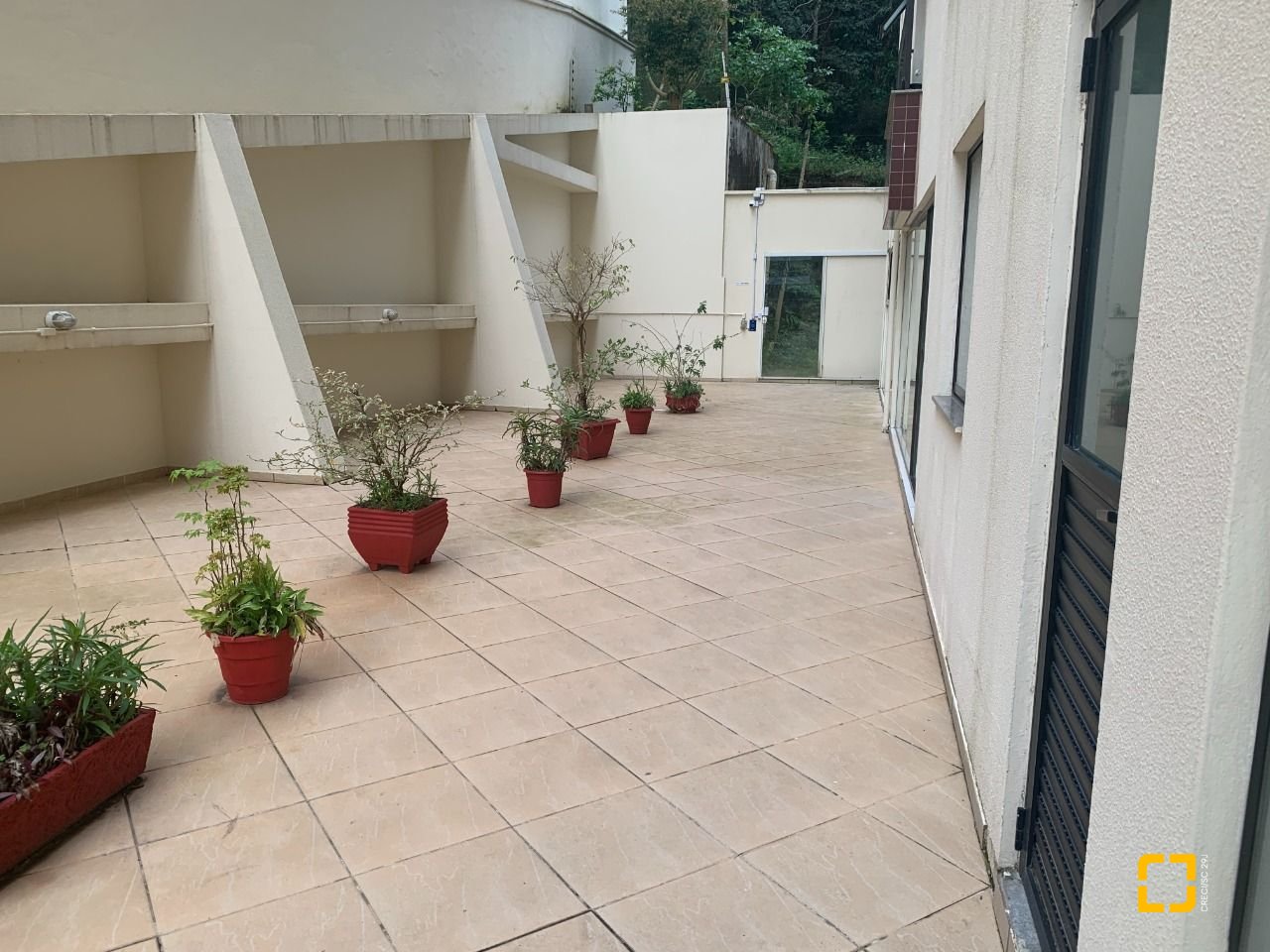 Apartamento com 72m², 3 quartos (sendo 1 suíte), 2 garagens, no bairro Itacorubi em Florianópolis