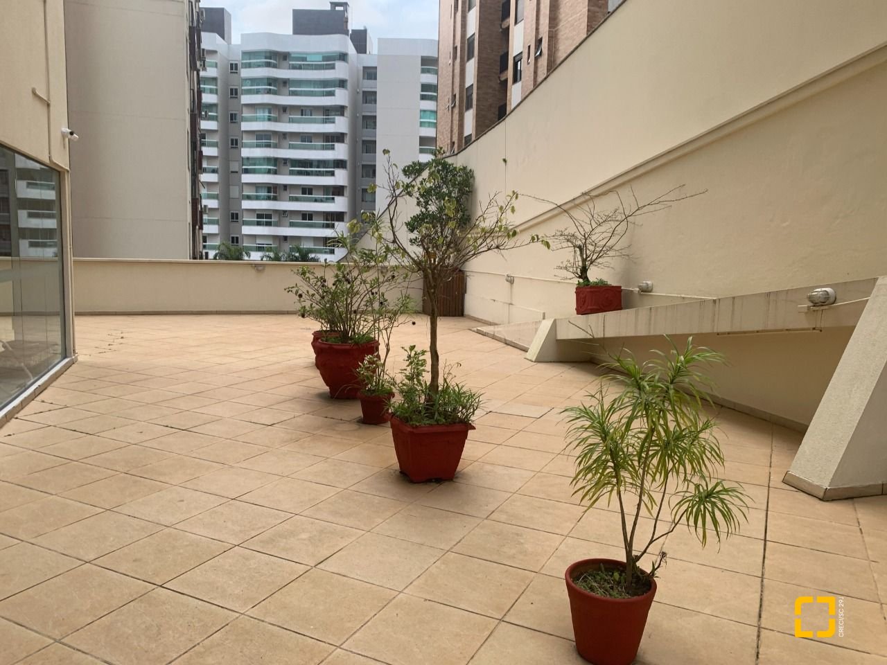 Apartamento com 72m², 3 quartos (sendo 1 suíte), 2 garagens, no bairro Itacorubi em Florianópolis