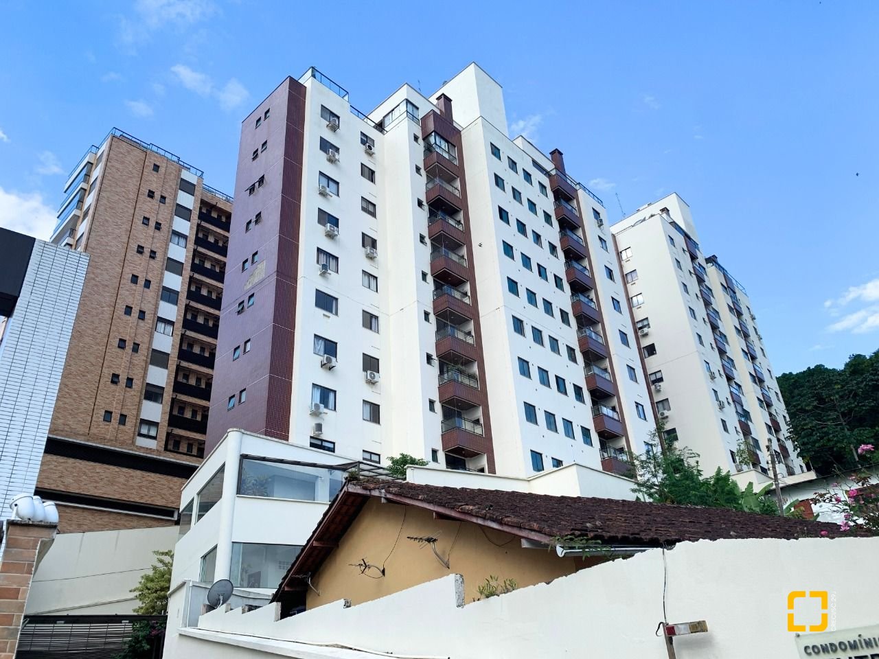 Apartamento com 72m², 3 quartos (sendo 1 suíte), 2 garagens, no bairro Itacorubi em Florianópolis