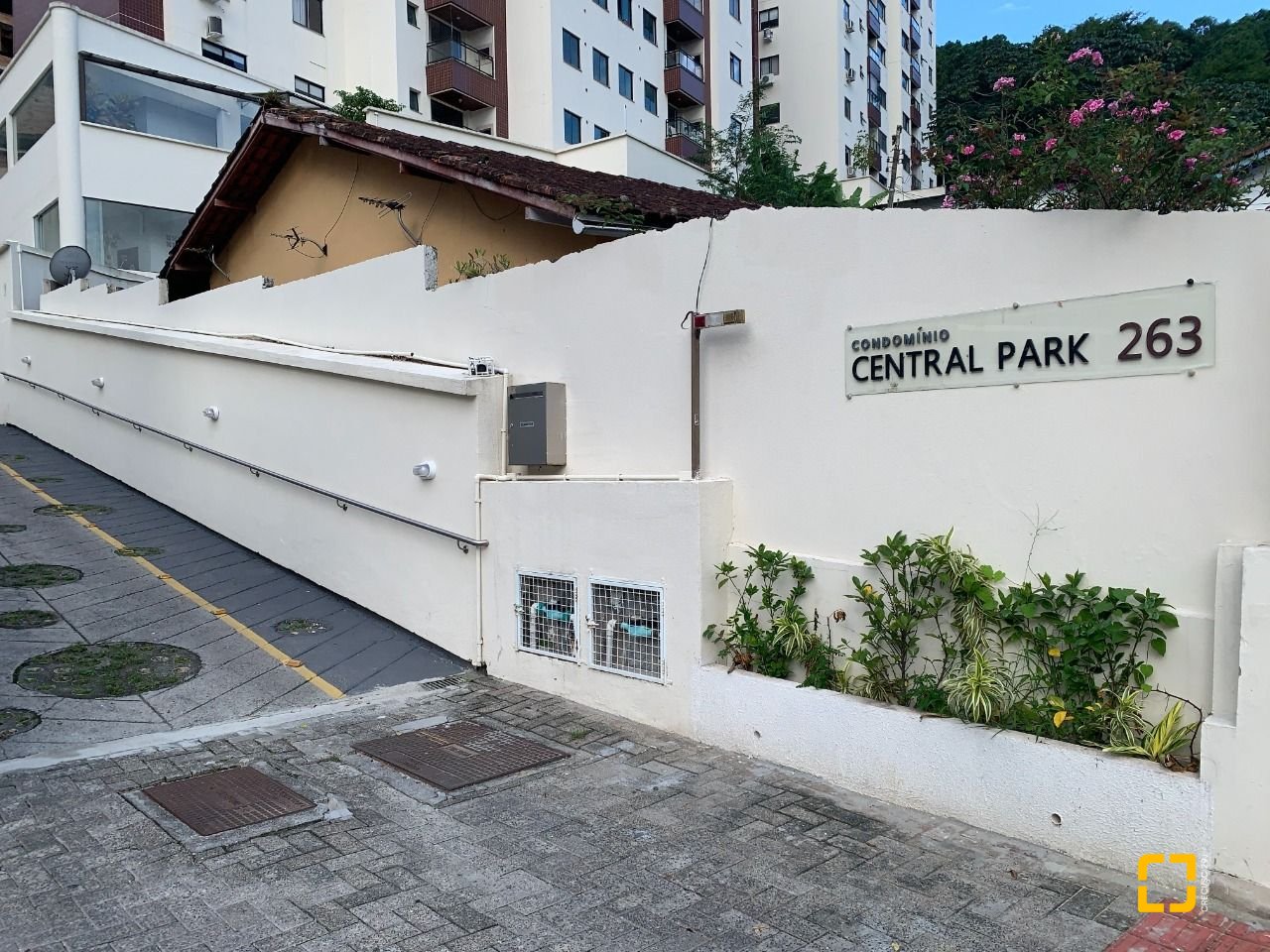 Apartamento com 72m², 3 quartos (sendo 1 suíte), 2 garagens, no bairro Itacorubi em Florianópolis