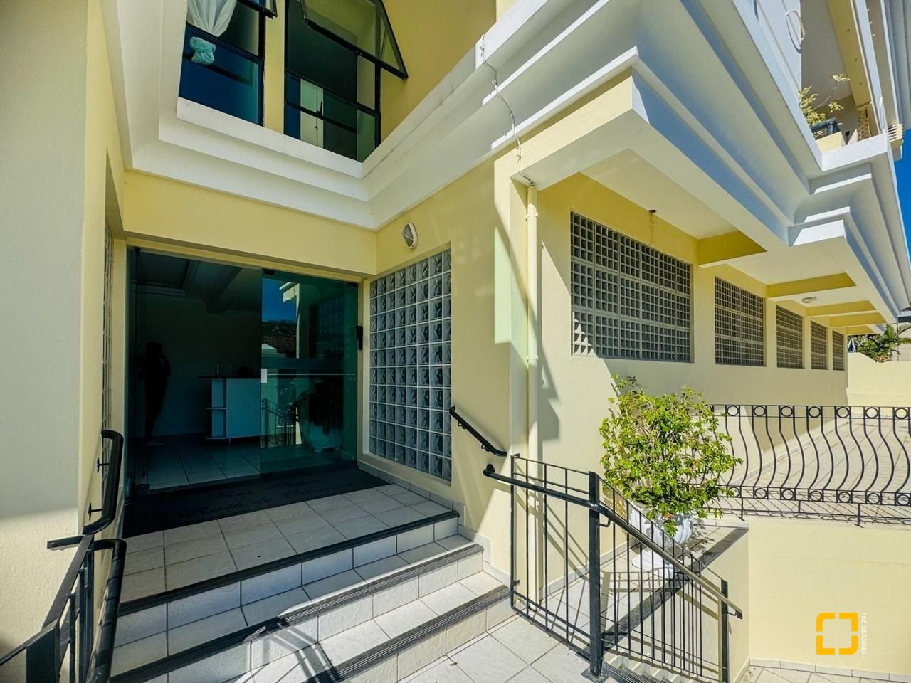 Apartamento com 76m², 3 quartos (sendo 1 suíte), 1 garagem, no bairro Lagoa da Conceição em Florianópolis