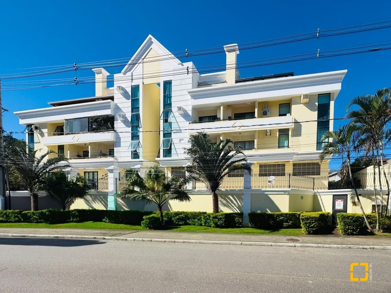 Apartamento com 76m², 3 quartos (sendo 1 suíte), 1 garagem, no bairro Lagoa da Conceição em Florianópolis