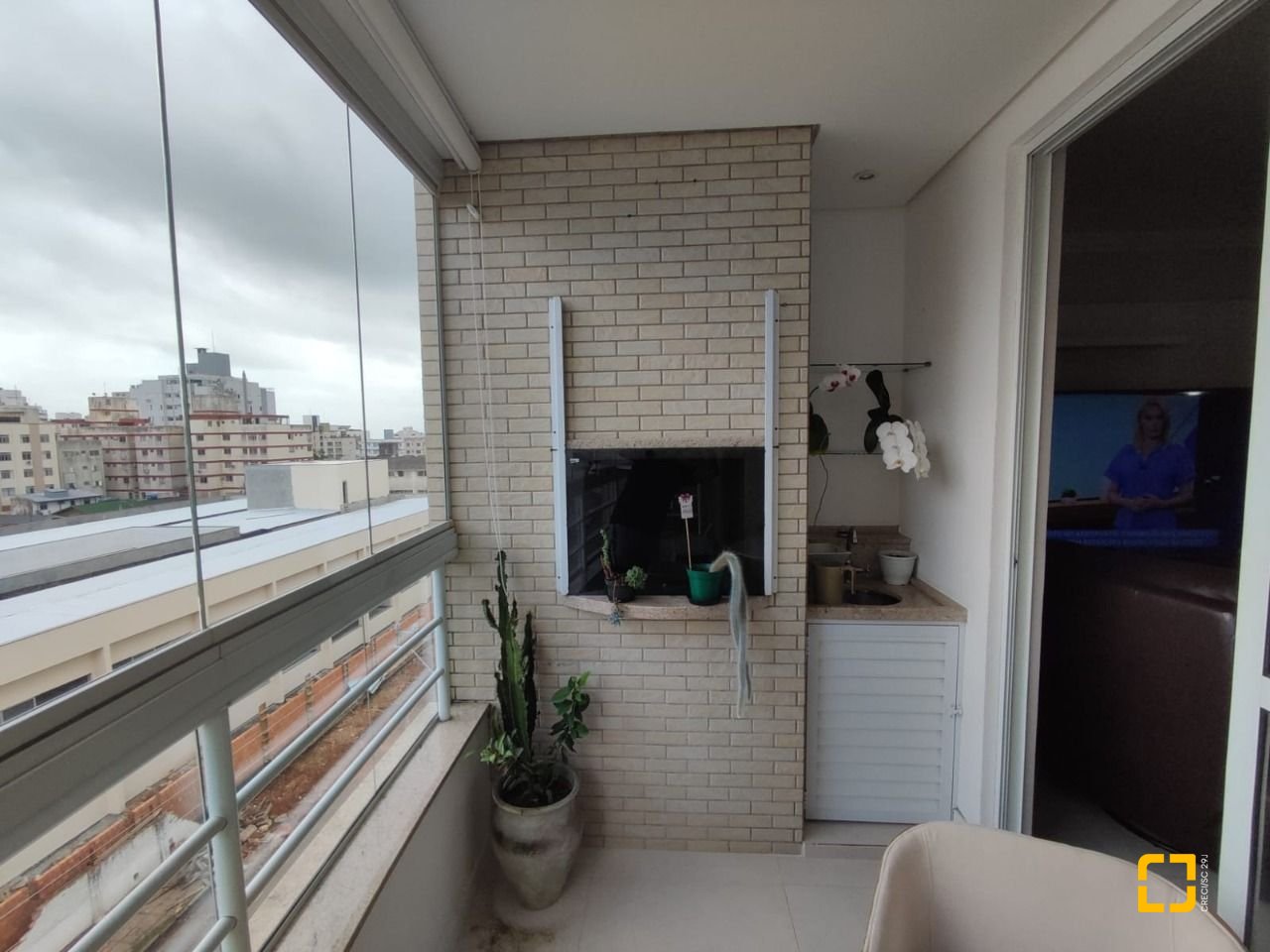 Apartamento com 121m², 6 quartos (sendo 2 suítes), 2 garagens, no bairro Balneário em Florianópolis