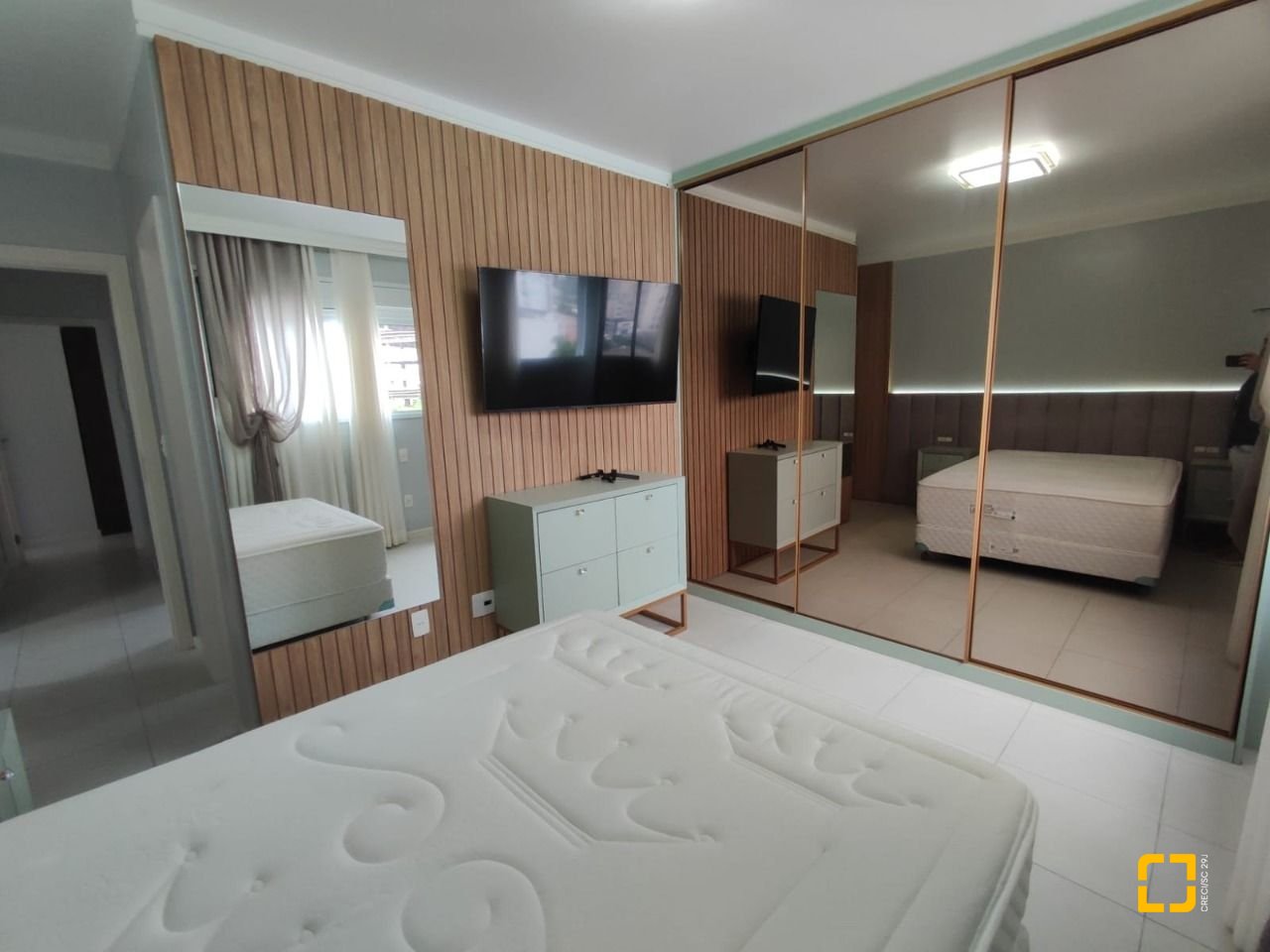 Apartamento com 121m², 6 quartos (sendo 2 suítes), 2 garagens, no bairro Balneário em Florianópolis