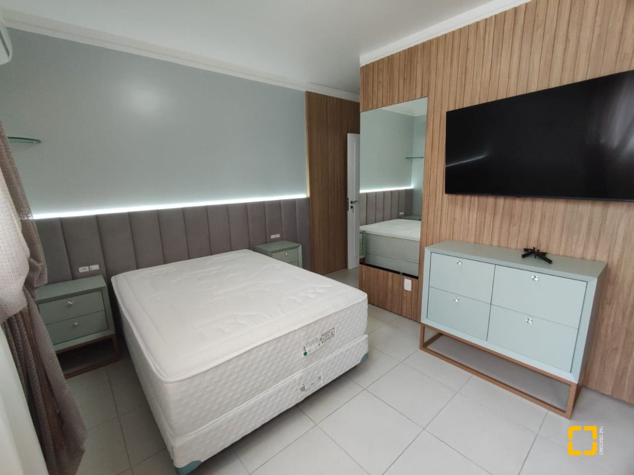 Apartamento com 121m², 6 quartos (sendo 2 suítes), 2 garagens, no bairro Balneário em Florianópolis
