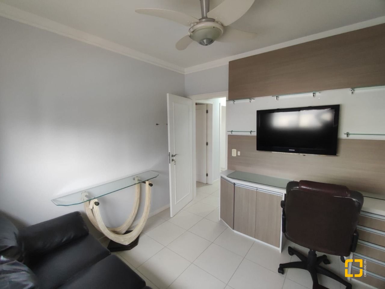 Apartamento com 121m², 6 quartos (sendo 2 suítes), 2 garagens, no bairro Balneário em Florianópolis