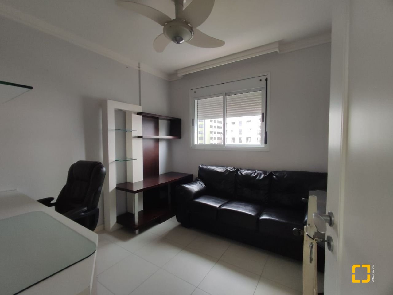Apartamento com 121m², 6 quartos (sendo 2 suítes), 2 garagens, no bairro Balneário em Florianópolis