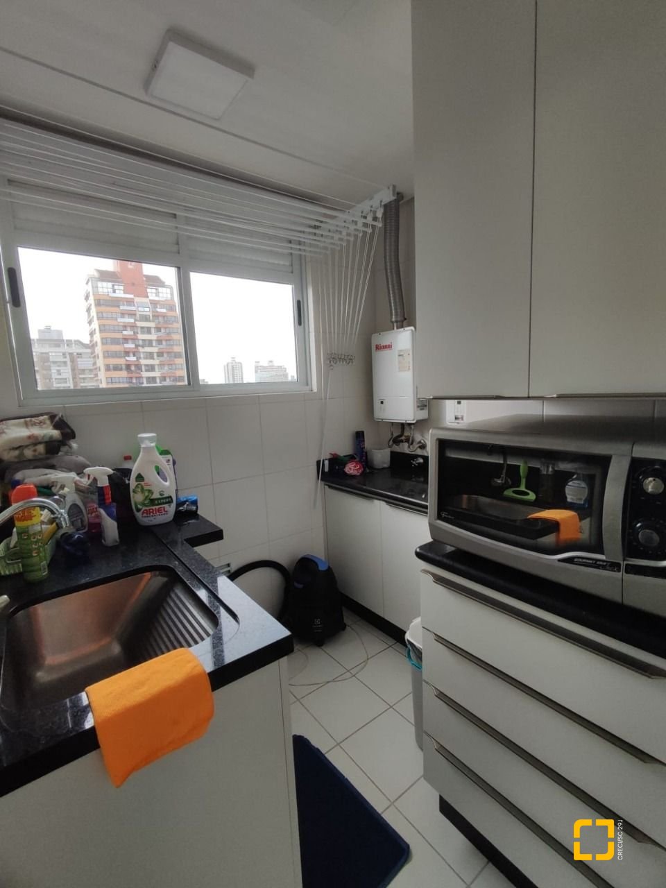 Apartamento com 121m², 6 quartos (sendo 2 suítes), 2 garagens, no bairro Balneário em Florianópolis