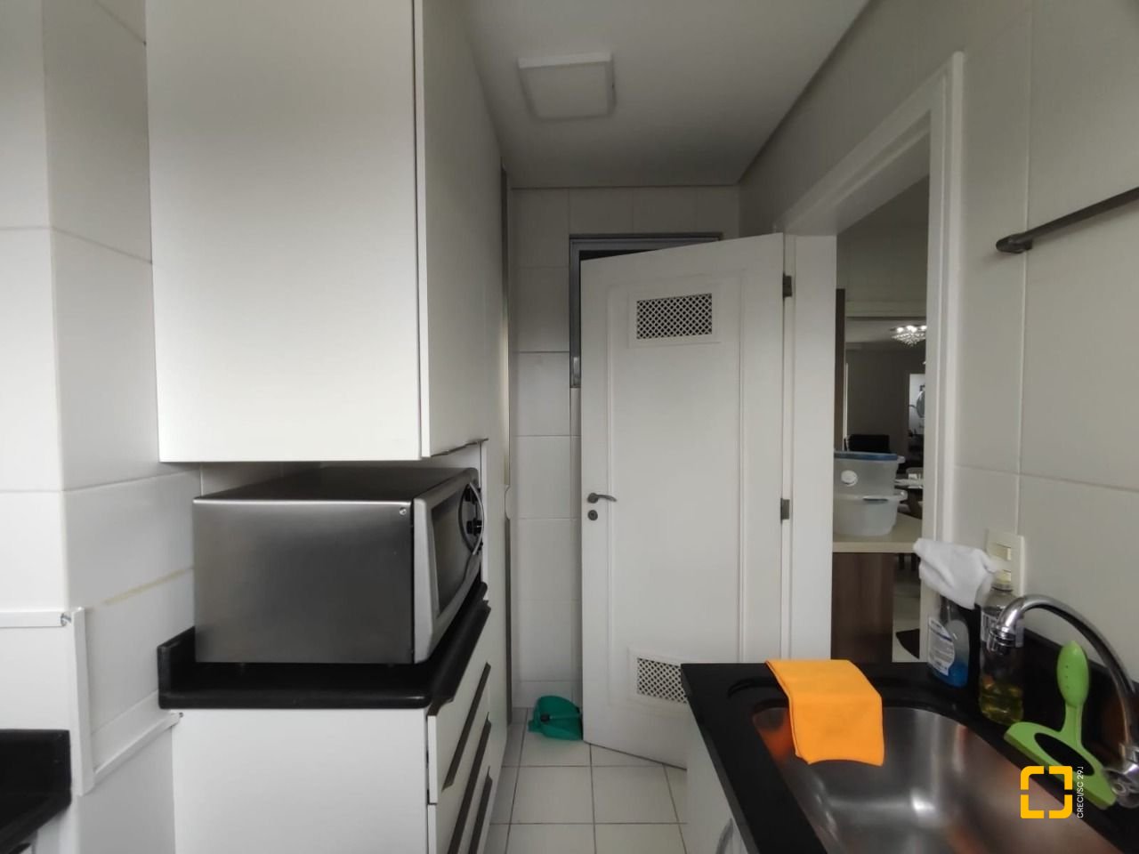 Apartamento com 121m², 6 quartos (sendo 2 suítes), 2 garagens, no bairro Balneário em Florianópolis