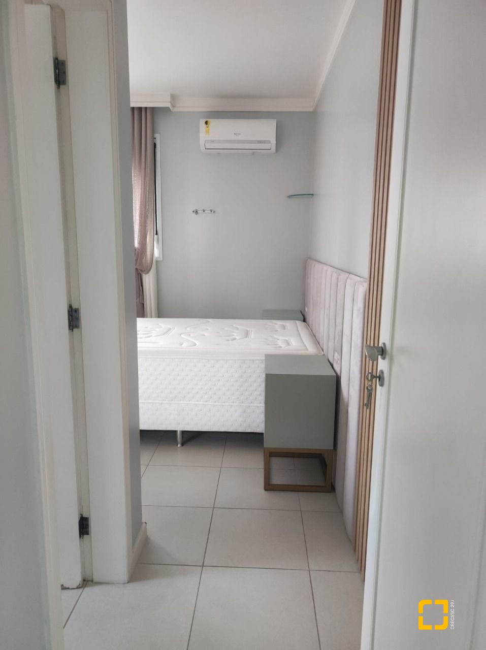 Apartamento com 121m², 6 quartos (sendo 2 suítes), 2 garagens, no bairro Balneário em Florianópolis