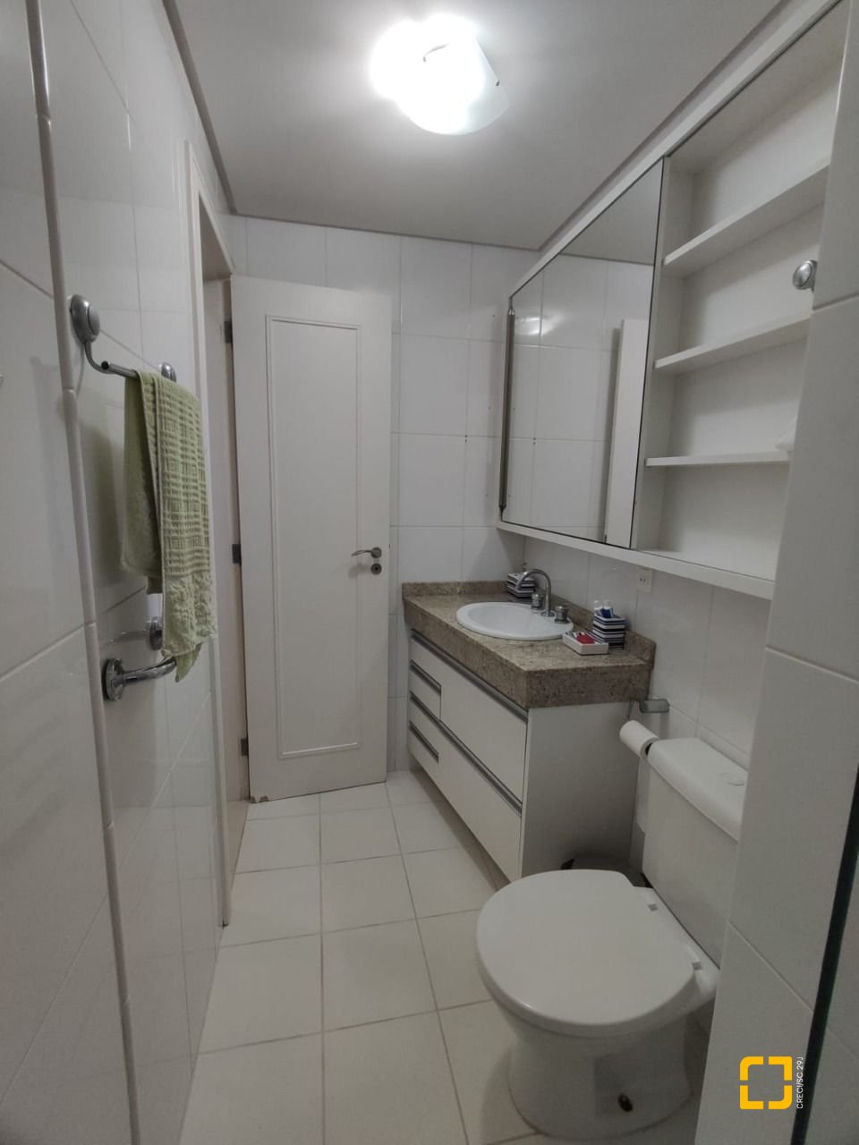 Apartamento com 121m², 6 quartos (sendo 2 suítes), 2 garagens, no bairro Balneário em Florianópolis