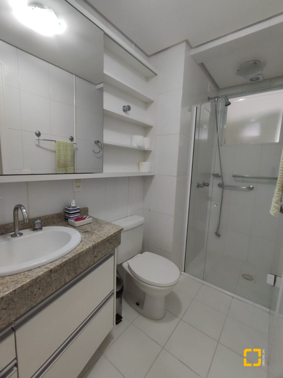 Apartamento com 121m², 6 quartos (sendo 2 suítes), 2 garagens, no bairro Balneário em Florianópolis