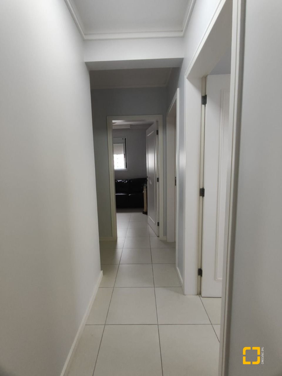 Apartamento com 121m², 6 quartos (sendo 2 suítes), 2 garagens, no bairro Balneário em Florianópolis