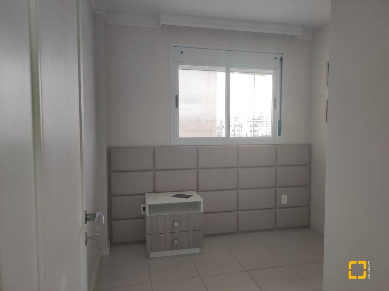 Apartamento com 121m², 6 quartos (sendo 2 suítes), 2 garagens, no bairro Balneário em Florianópolis