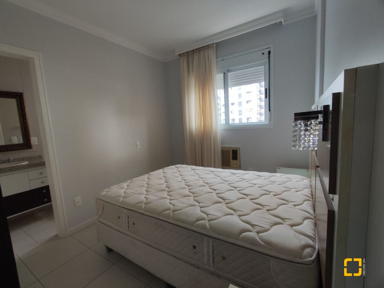 Apartamento com 121m², 6 quartos (sendo 2 suítes), 2 garagens, no bairro Balneário em Florianópolis