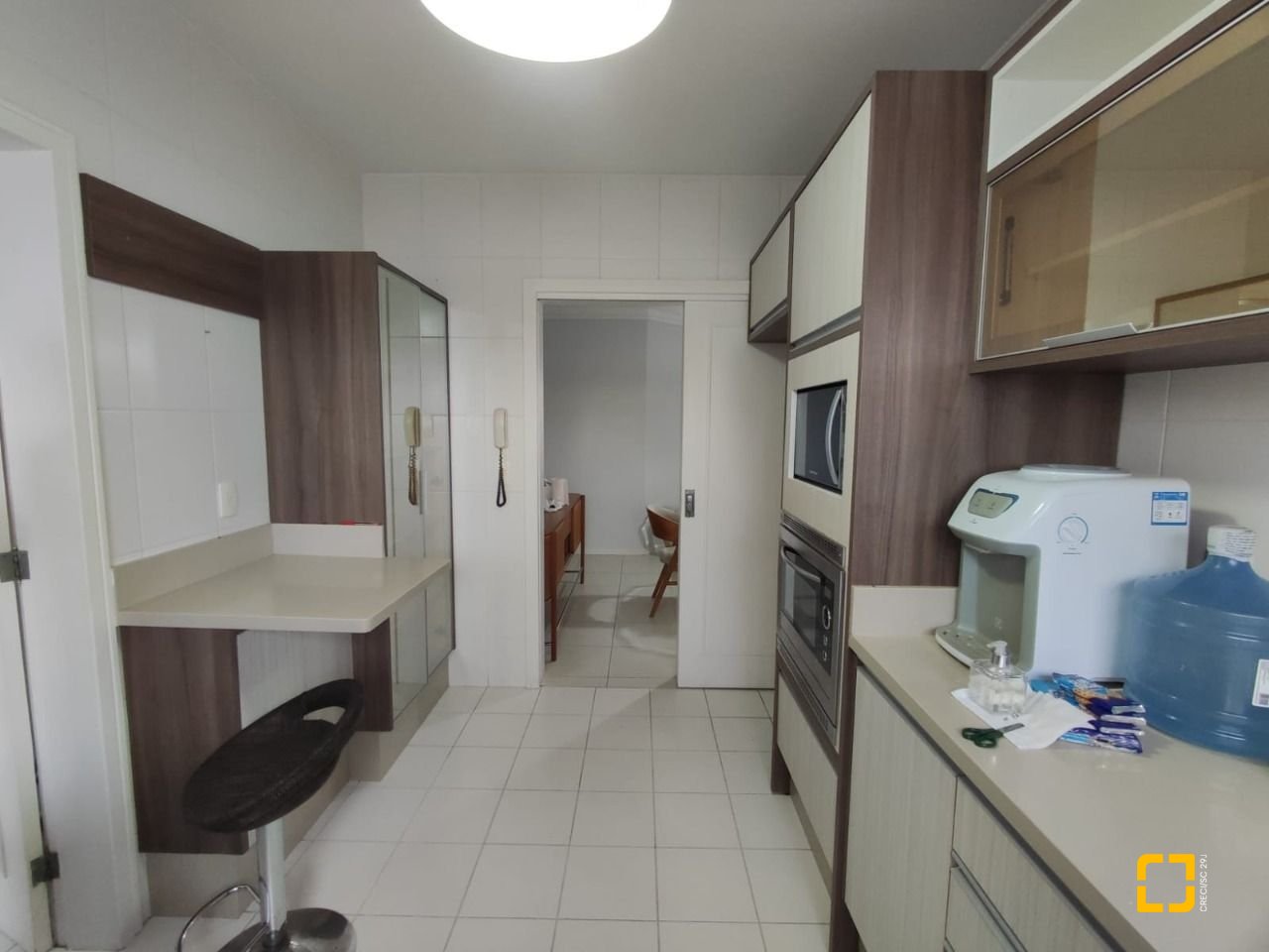 Apartamento com 121m², 6 quartos (sendo 2 suítes), 2 garagens, no bairro Balneário em Florianópolis
