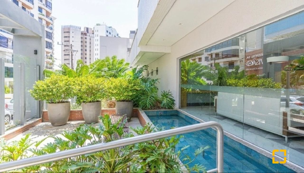 Apartamento com 122m², 4 quartos (sendo 1 suíte), 2 garagens, no bairro Beiramar em Florianópolis