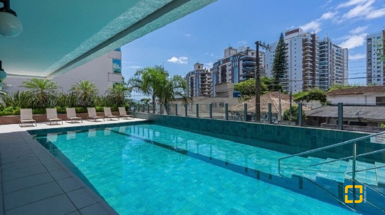 Apartamento com 122m², 4 quartos (sendo 1 suíte), 2 garagens, no bairro Beiramar em Florianópolis