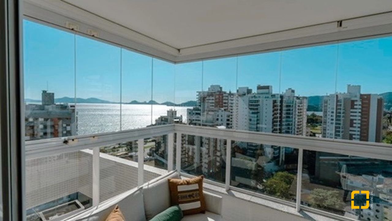 Apartamento com 122m², 4 quartos (sendo 1 suíte), 2 garagens, no bairro Beiramar em Florianópolis