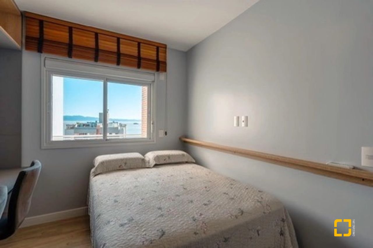 Apartamento com 122m², 4 quartos (sendo 1 suíte), 2 garagens, no bairro Beiramar em Florianópolis