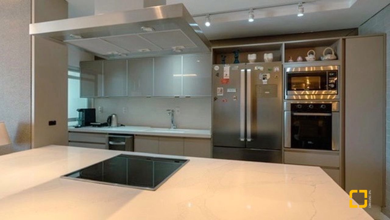 Apartamento com 122m², 4 quartos (sendo 1 suíte), 2 garagens, no bairro Beiramar em Florianópolis