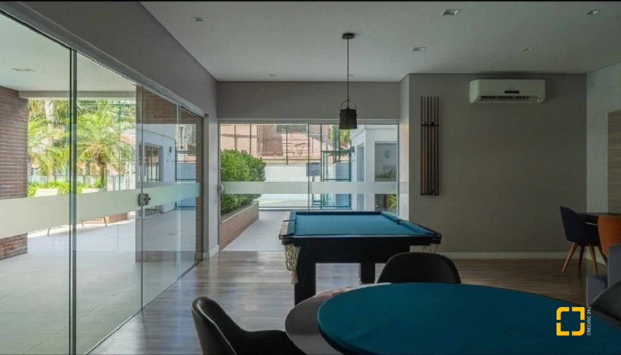 Apartamento com 122m², 4 quartos (sendo 1 suíte), 2 garagens, no bairro Beiramar em Florianópolis