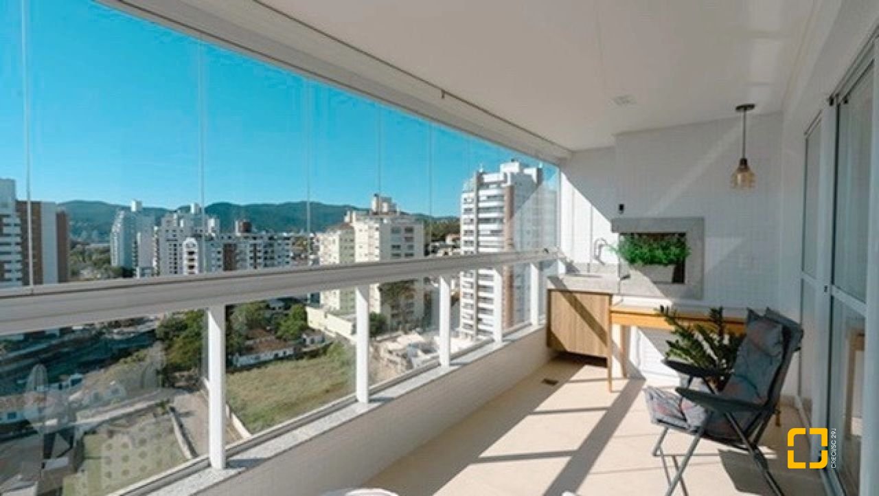 Apartamento com 122m², 4 quartos (sendo 1 suíte), 2 garagens, no bairro Beiramar em Florianópolis