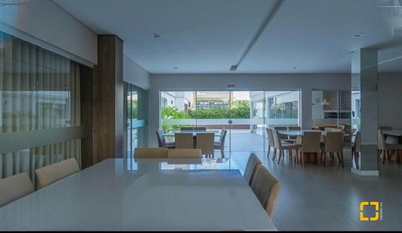 Apartamento com 122m², 4 quartos (sendo 1 suíte), 2 garagens, no bairro Beiramar em Florianópolis