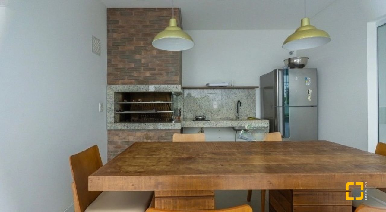 Apartamento com 122m², 4 quartos (sendo 1 suíte), 2 garagens, no bairro Beiramar em Florianópolis