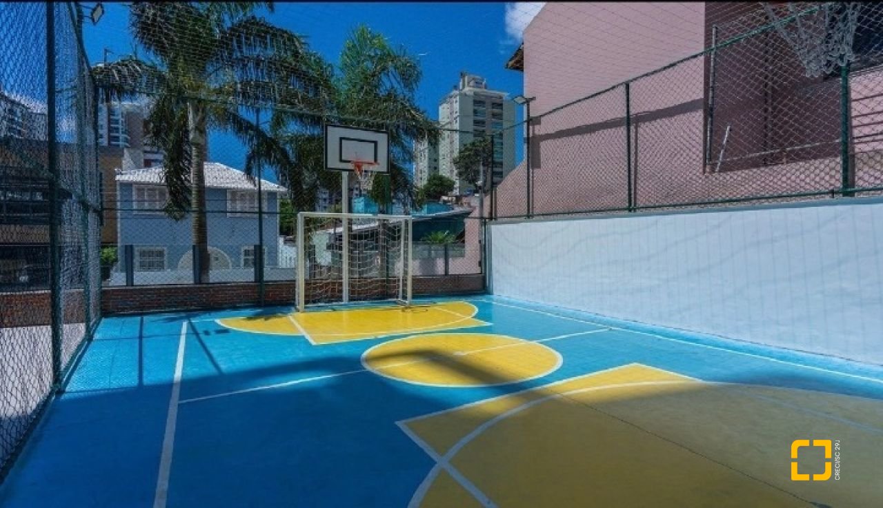 Apartamento com 122m², 4 quartos (sendo 1 suíte), 2 garagens, no bairro Beiramar em Florianópolis