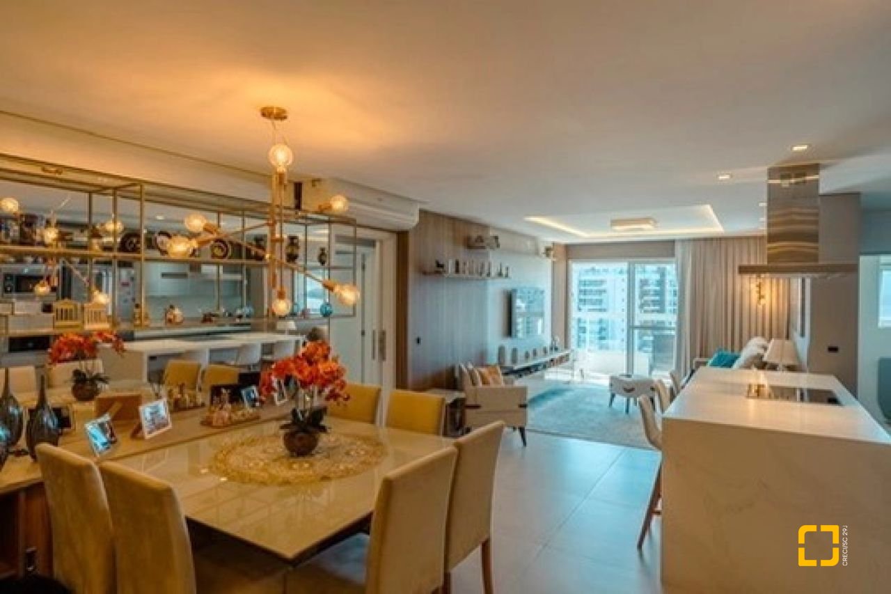 Apartamento com 122m², 4 quartos (sendo 1 suíte), 2 garagens, no bairro Beiramar em Florianópolis