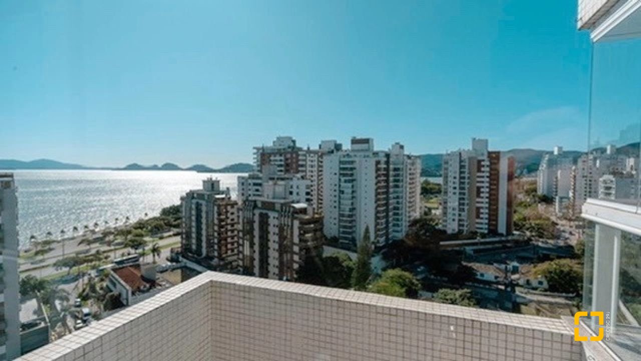 Apartamento com 122m², 4 quartos (sendo 1 suíte), 2 garagens, no bairro Beiramar em Florianópolis